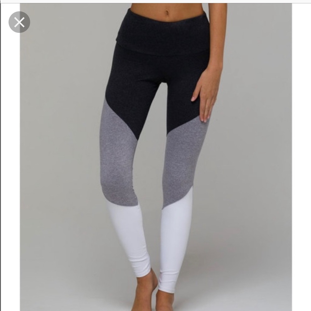 BNWT ONZIE TRI COLORED S/M YOGA PANTS